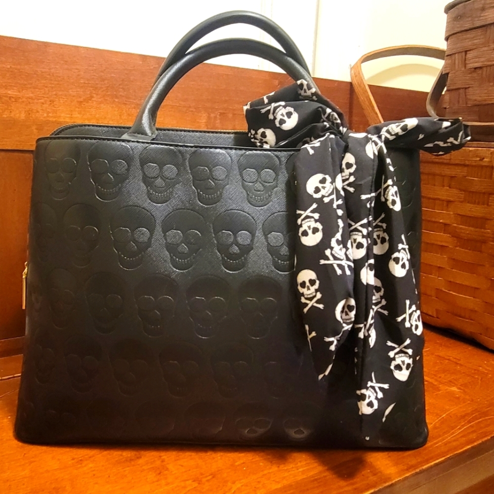 Betsey johnson skull bag